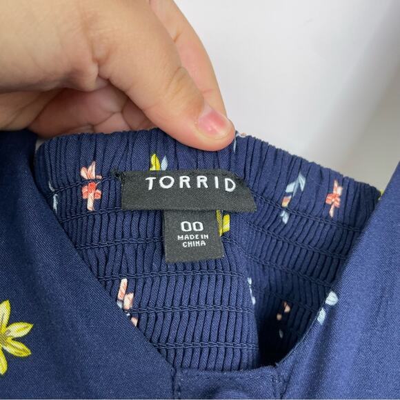 Torrid Maxi Challis Button-Front Blue Floral Maxi Dress size 00 - Picture 9 of 14
